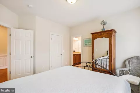 Bedroom - 1634 Hicks Dr, Vienna, VA 22182 photo 7 of 12