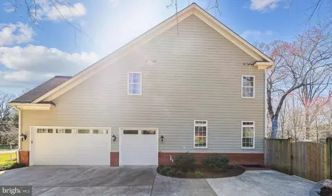 Exterior - 1634 Hicks Dr, Vienna, VA 22182 photo 11 of 13