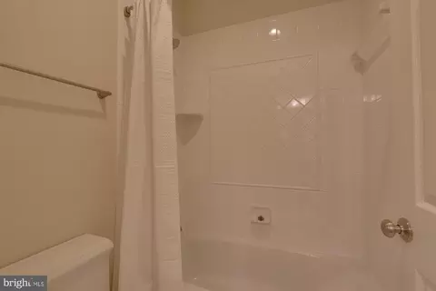 Bath - 1634 Hicks Dr, Vienna, VA 22182 photo 5 of 6