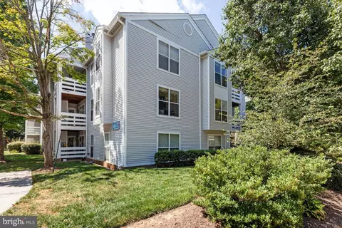 10302 Appalachian Cir #201, Oakton, VA 22124