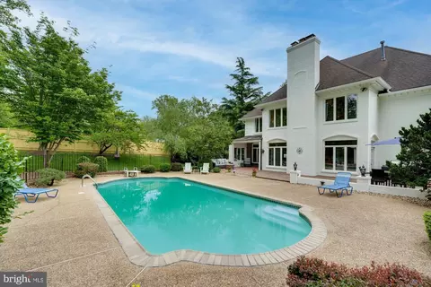 Exterior - 2108 Post Rd, Vienna, VA 22181 photo 6 of 18