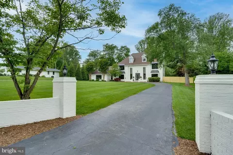 Exterior - 2108 Post Rd, Vienna, VA 22181 photo 17 of 18