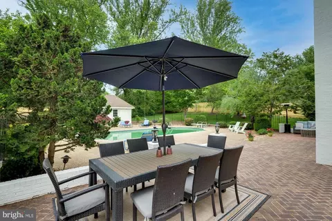 Exterior - 2108 Post Rd, Vienna, VA 22181 photo 2 of 18