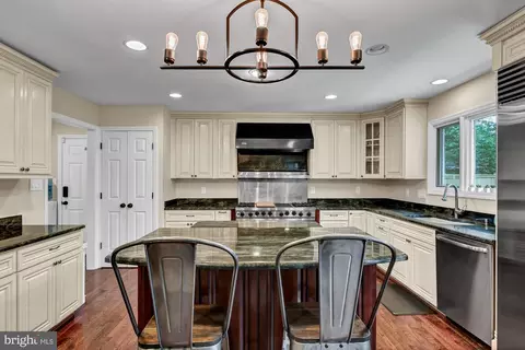 Kitchen - 2108 Post Rd, Vienna, VA 22181 photo 5 of 8