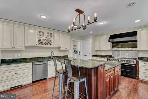 Kitchen - 2108 Post Rd, Vienna, VA 22181 photo 4 of 8