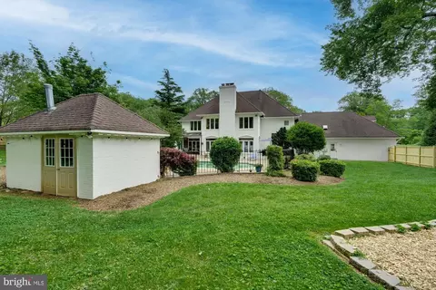 Exterior - 2108 Post Rd, Vienna, VA 22181 photo 11 of 18