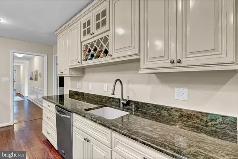 Kitchen - 2108 Post Rd, Vienna, VA 22181 photo 8 of 8