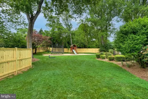 Exterior - 2108 Post Rd, Vienna, VA 22181 photo 9 of 18