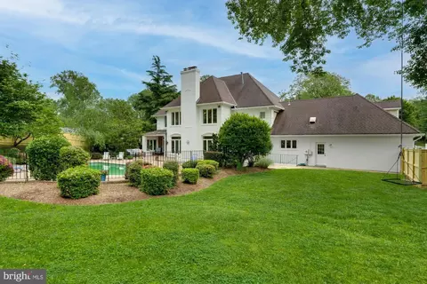 Exterior - 2108 Post Rd, Vienna, VA 22181 photo 10 of 18