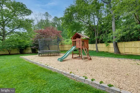 Exterior - 2108 Post Rd, Vienna, VA 22181 photo 5 of 18