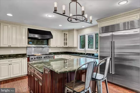 Kitchen - 2108 Post Rd, Vienna, VA 22181 photo 6 of 8