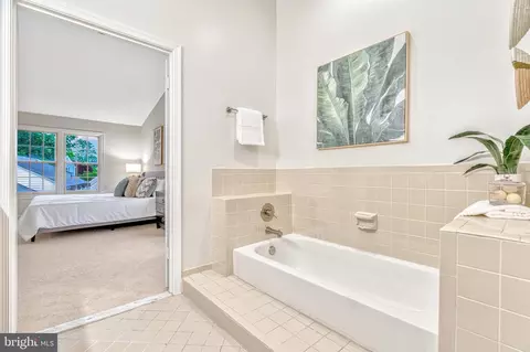 Bath - 9013 Digory Ct, Burke, VA 22015 photo 5 of 10