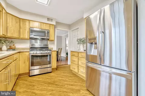 Kitchen - 9013 Digory Ct, Burke, VA 22015 photo 5 of 5