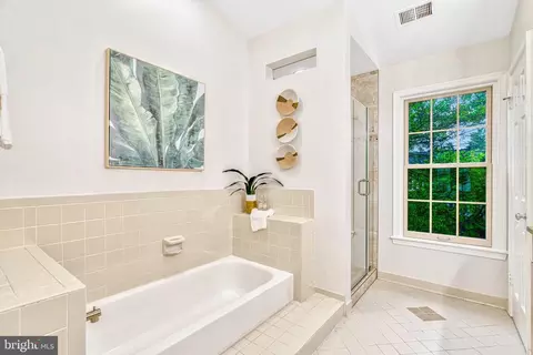 Bath - 9013 Digory Ct, Burke, VA 22015 photo 4 of 10