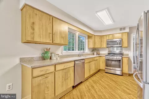 Kitchen - 9013 Digory Ct, Burke, VA 22015 photo 4 of 5