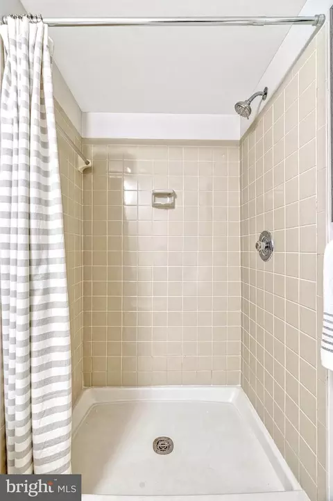 Bath - 9013 Digory Ct, Burke, VA 22015 photo 10 of 10