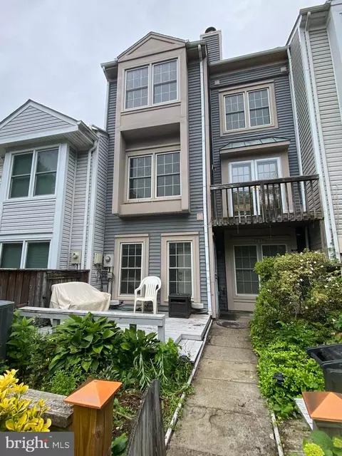 6055 Giant Oak Ct, Centreville, VA 20121