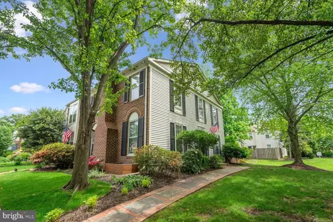 4333 Gingham Ct, Alexandria, VA 22310