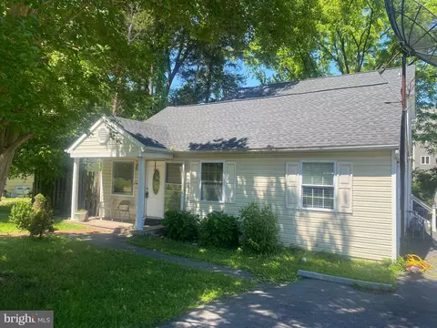 2021 Cherri Dr, Falls Church, VA 22043