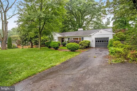 4112 Downing St, Annandale, VA 22003