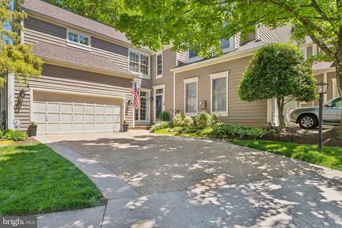 11451 Hollow Timber Ct, Reston, VA 20194