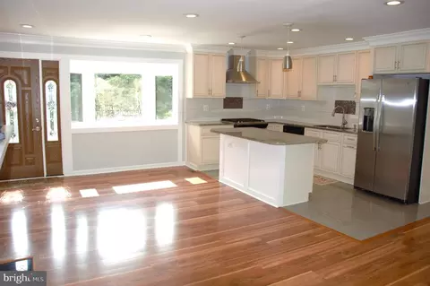 Living - 7635 Dunston St, Springfield, VA 22151 photo 1 of 5