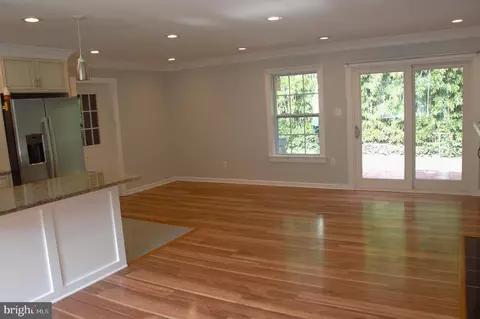 Living - 7635 Dunston St, Springfield, VA 22151 photo 3 of 5