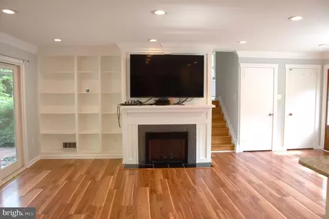 Living - 7635 Dunston St, Springfield, VA 22151 photo 4 of 5