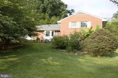 7635 Dunston St, Springfield, VA 22151