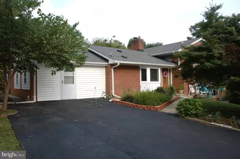 Exterior - 7635 Dunston St, Springfield, VA 22151 photo 2 of 6