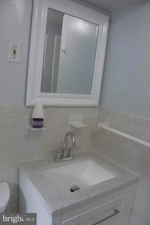 Bath - 7635 Dunston St, Springfield, VA 22151 photo 2 of 3