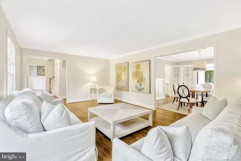 1575 Forest Villa Ln, Mclean, VA 22101 photo 4
