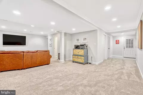 1575 Forest Villa Ln, Mclean, VA 22101 photo 28