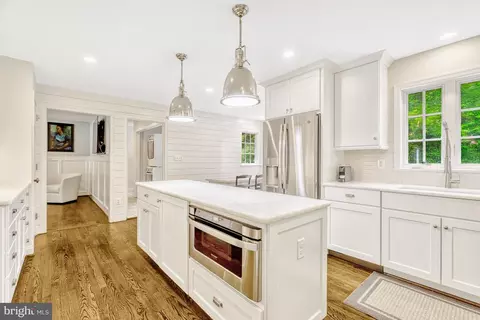 1575 Forest Villa Ln, Mclean, VA 22101 photo 9