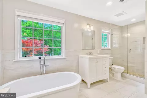 1575 Forest Villa Ln, Mclean, VA 22101 photo 18