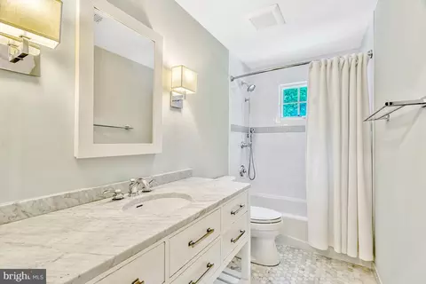 1575 Forest Villa Ln, Mclean, VA 22101 photo 25