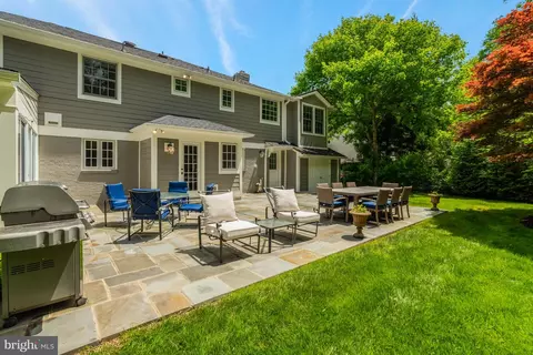 1575 Forest Villa Ln, Mclean, VA 22101 photo 32