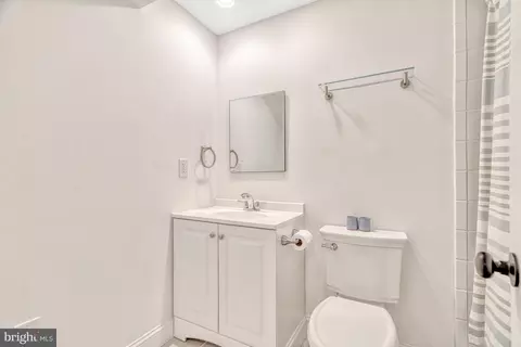 1575 Forest Villa Ln, Mclean, VA 22101 photo 29