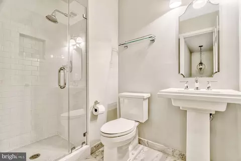 1575 Forest Villa Ln, Mclean, VA 22101 photo 24