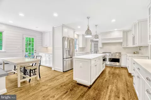 1575 Forest Villa Ln, Mclean, VA 22101 photo 10
