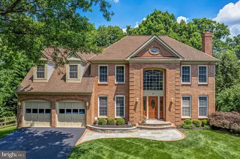 674 Old Hunt Way, Herndon, VA 20170