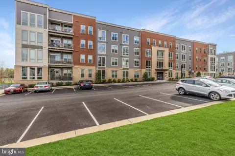 6101 Fairview Farm Dr #205, Alexandria, VA 22315