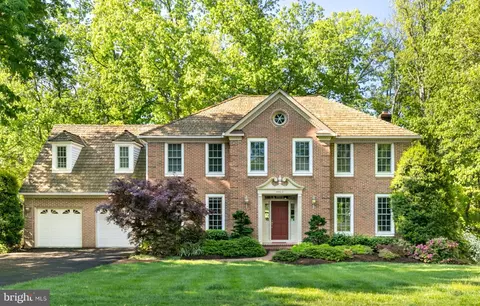 4903 Oakcrest Dr, Fairfax, VA 22030