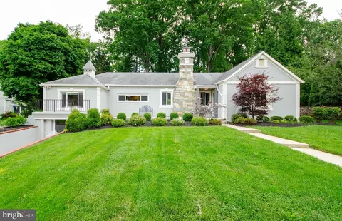 3805 Rose Ln, Annandale, VA 22003