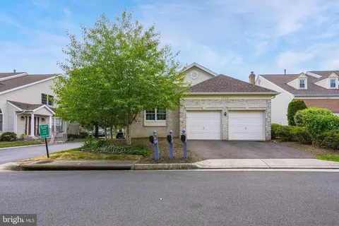 3726 Millpond Ct, Fairfax, VA 22033