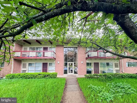4251 104 Americana Dr # F, Annandale, VA 22003