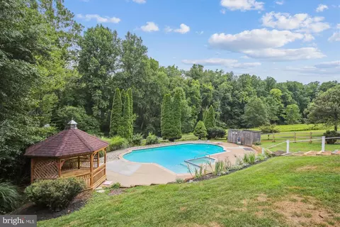 2833 Berryland Dr, Oakton, VA 22124