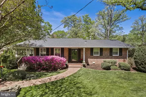 8236 Winder St, Vienna, VA 22180