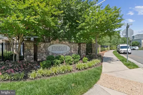 13347 Connor Dr #D, Centreville, VA 20120