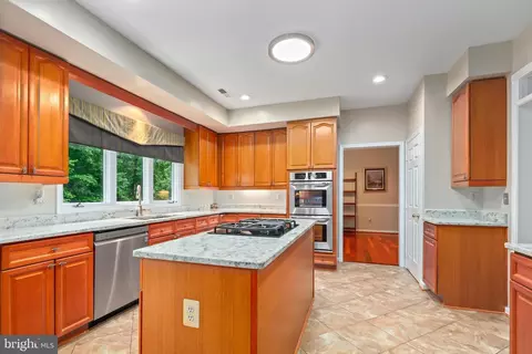 8530 Hooes Rd, Springfield, VA 22153 photo 18